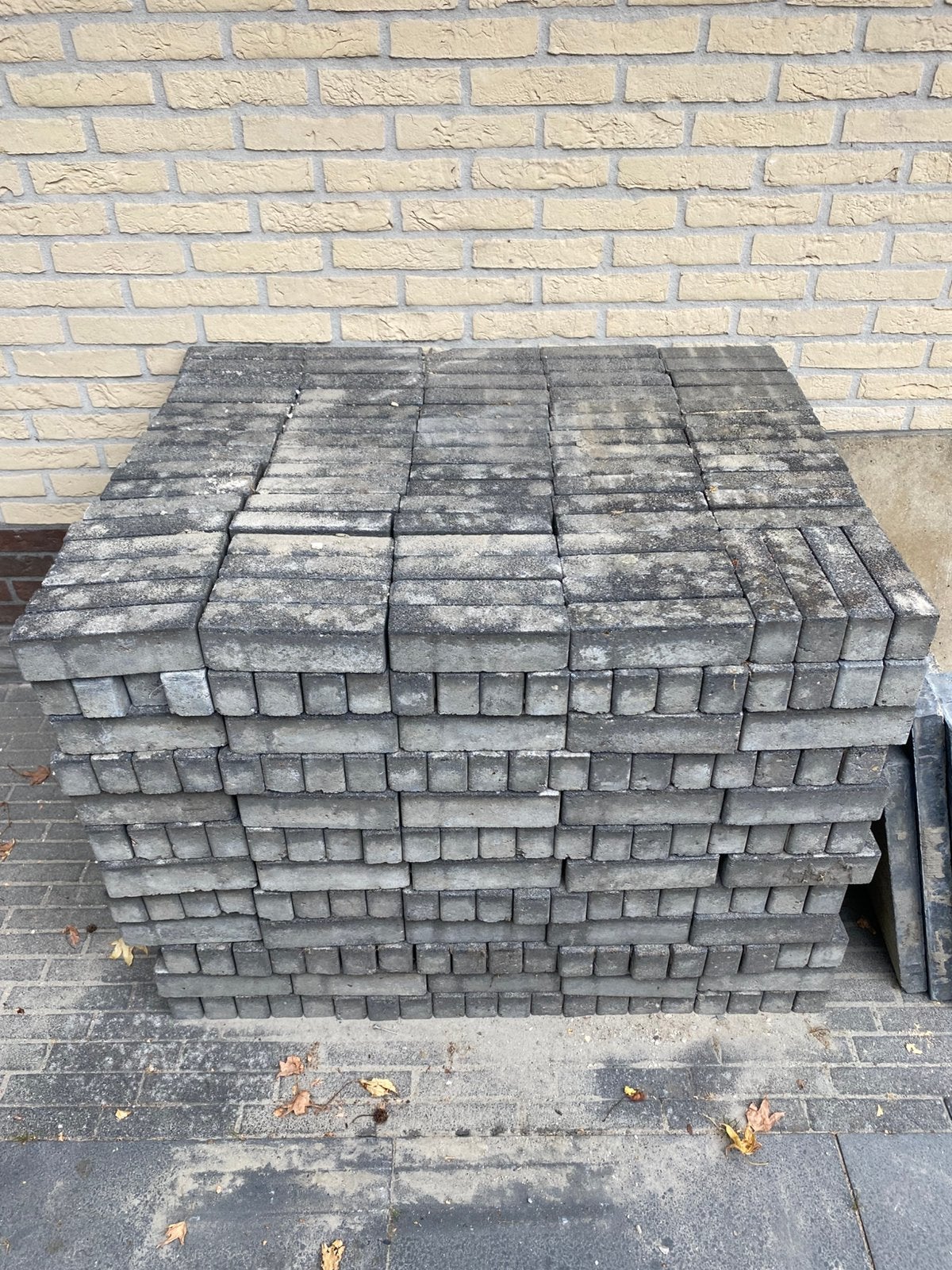 GRATIS klinkers af te halen, Ophalen, Zo goed als nieuw, Beton, Klinkers