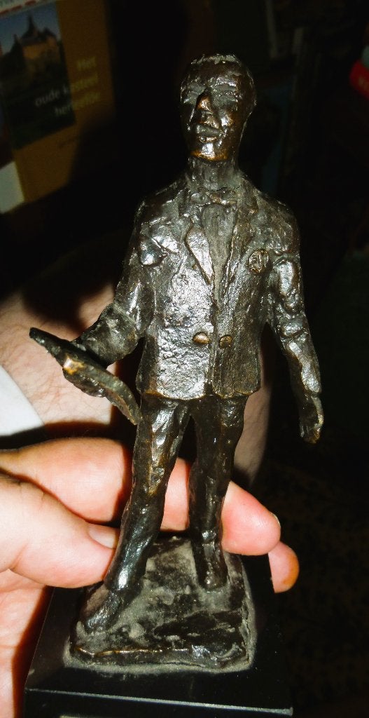 brons beeldje op marmervoet, zanger, met prijslabel Made, Antiek en Kunst, Ophalen of Verzenden, Brons