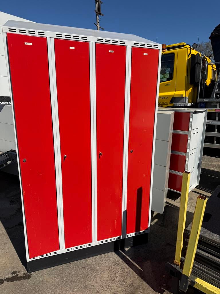 Lockerkast totaal 3 stuks € 50 pst., Ophalen of Verzenden, Gebruikt