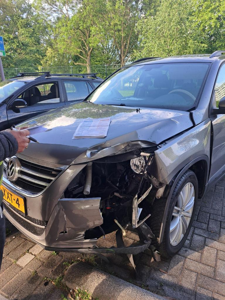 **Te koop: ** Schadeauto met Nieuwe Motoronderdelen, Auto diversen, Schadeauto's, Ophalen, Wit, Diesel, Overige carrosserieën