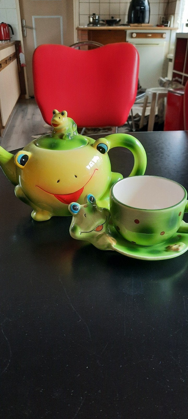 leuke theepot met kop en schotel, Ophalen, Zo goed als nieuw, Porselein, Kop en/of schotel