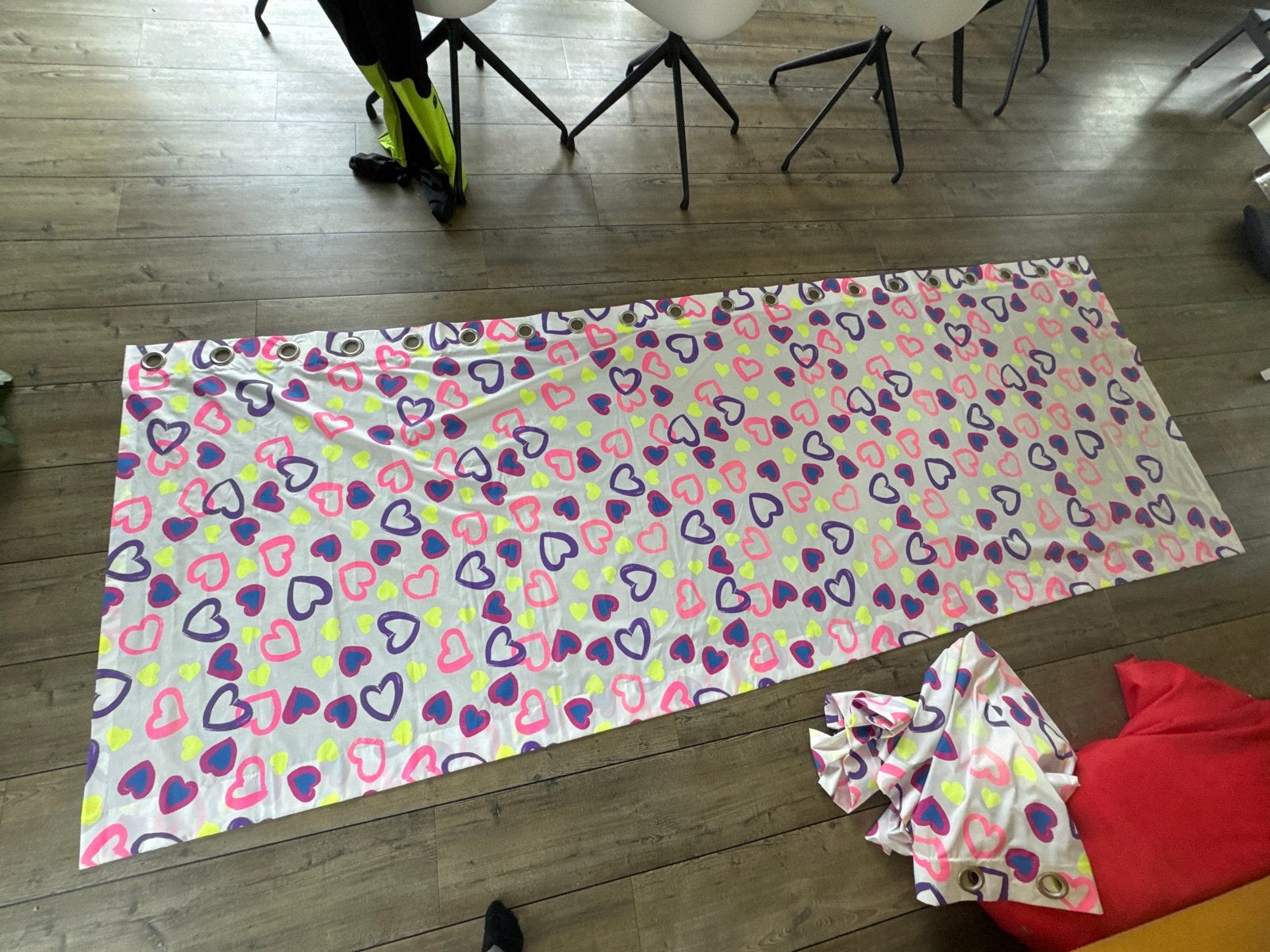 2x Gordijnen met hartenprint - 330x120 cm, Huis en Inrichting, Met ringen, Gebruikt, Wit, Ophalen of Verzenden