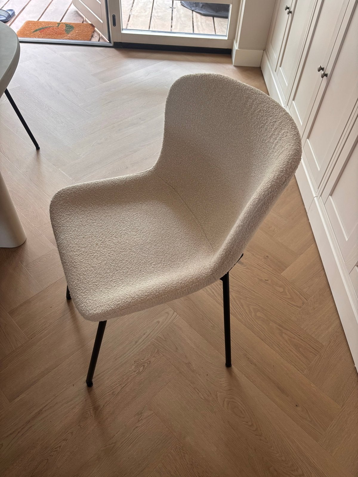 6 Witte Bouclé Teddy Stoelen Karwei met Zwart Onderframe, Ophalen, Gebruikt, Wit, Stof