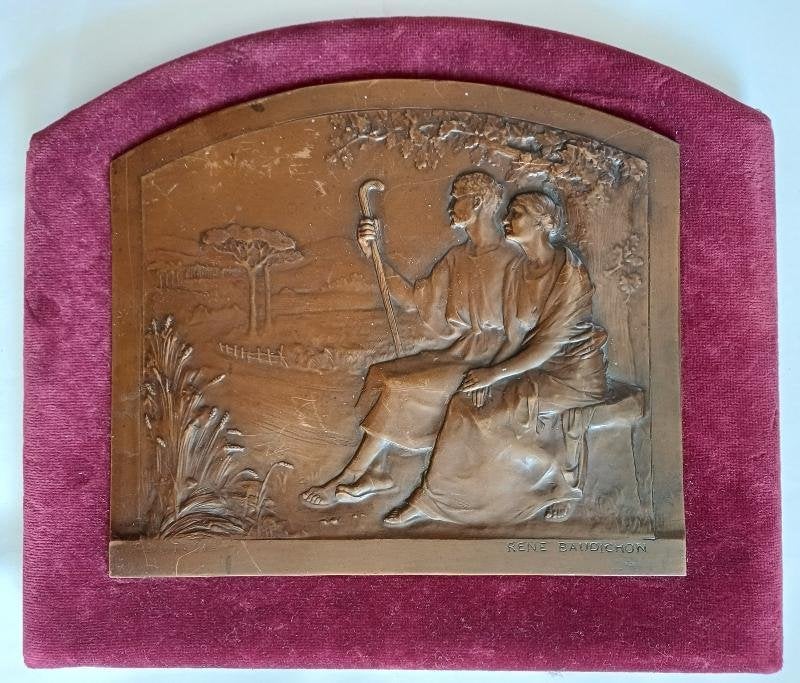 Antieke bronzen plaquette man en vrouw zitten op een bank, Ophalen of Verzenden