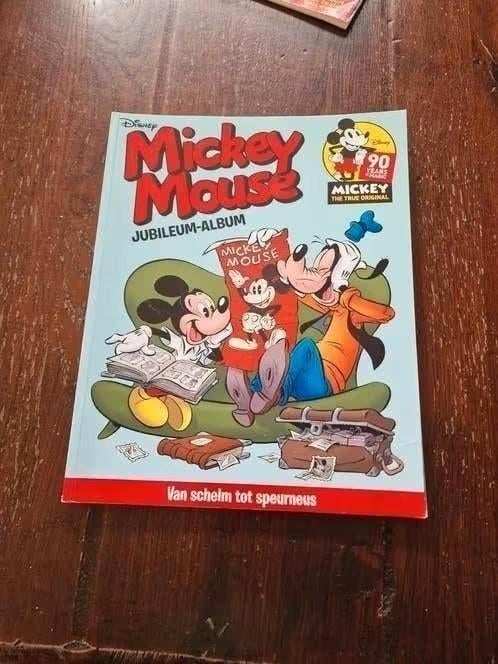 Mickey Mouse Jubileum-album: Van schelm tot speurneus, Eén stripboek, Ophalen of Verzenden, Zo goed als nieuw, Walt Disney