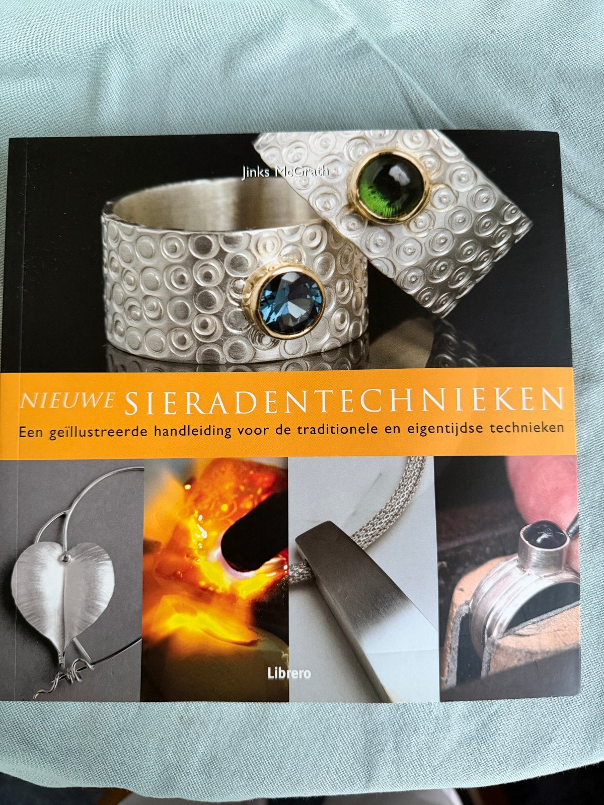 Nieuwe Sieradentechnieken - Boek over sieraden maken, Boeken, Ophalen of Verzenden, Gelezen, Sieraden maken