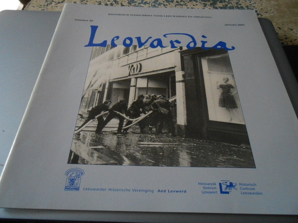 LEOVARDIA   HISTORISCH  TIJDSCHRIFT VOOR LEEUWARDEN  EN, Boeken, Ophalen of Verzenden, Gelezen, Overige typen