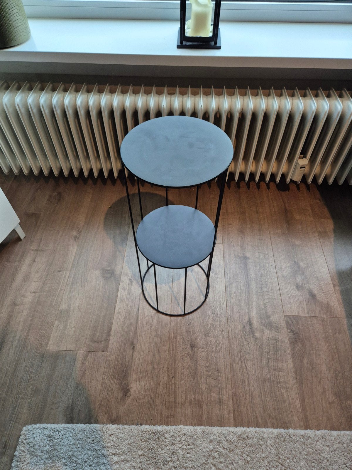 Zwarte lage sidetable met middenvak, zo goed als nieuw, Huis en Inrichting, Tafels | Sidetables, Overige materialen, Rond, Minder dan 50 cm