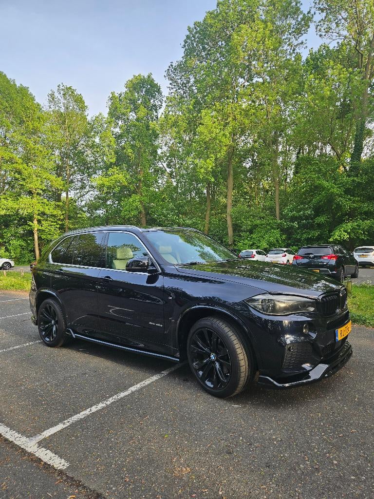 BMW X5 Xdrive40d 313pk 2018 7p Panoramadak Full options, Automaat, 2993 cc, 255 €/maand, 7 stoelen