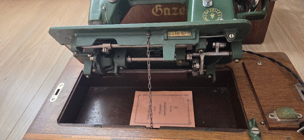 naaimachine Gazelle VINTAGE, Antiek en Kunst, Antiek | Naaimachines, Ophalen