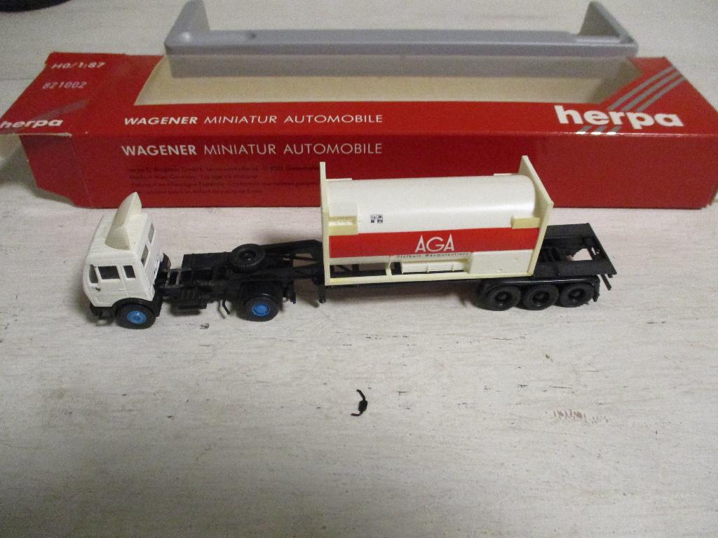 Herpa Mercedes Met AGA tankcontainer Schaal 1:87, Hobby en Vrije tijd, Modelauto's | 1:87, Ophalen, Nieuw, Bus of Vrachtwagen