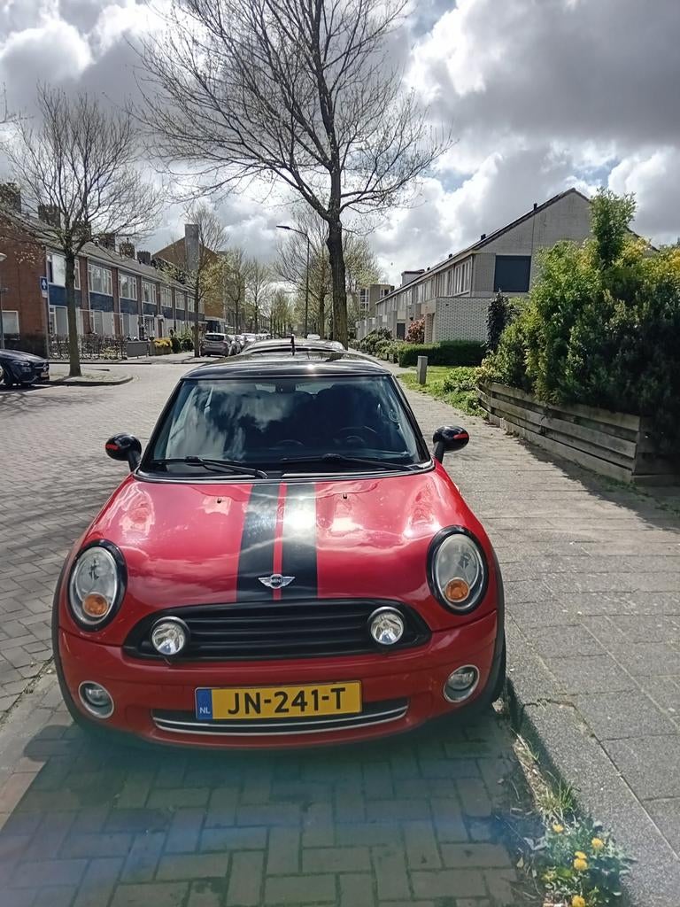Mini 1.6 Cooper 2009 Rood, Auto's, Voorwielaandrijving, 4 cilinders, 4 stoelen, 49 €/maand