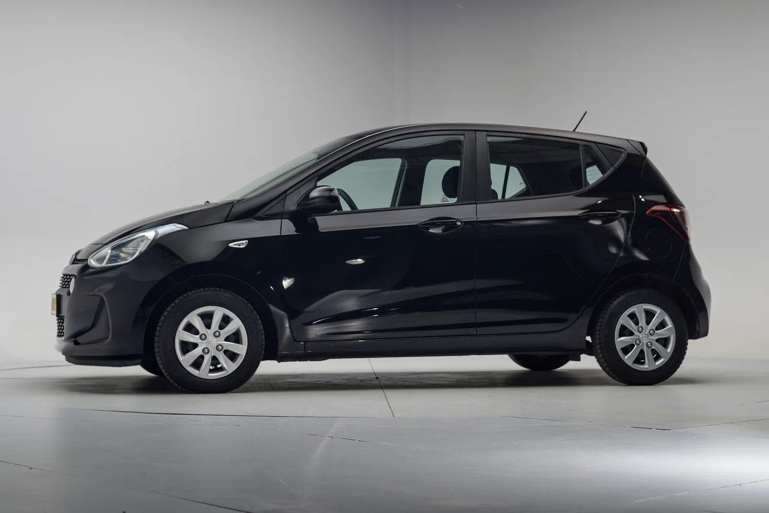Hyundai i10 1.0i Comfort 5 deurs [ Airco Multi functioneel s, Auto's, Hyundai, Gebruikt, 31 €/maand, 4 stoelen, Zwart