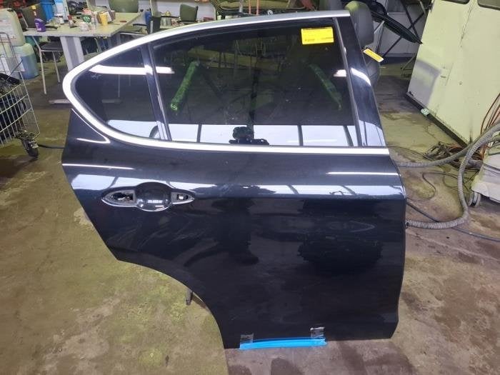 Portier 4Deurs rechts-achter van een Alfa Romeo Stelvio (408, Gebruikt, -, -, Alfa Romeo
