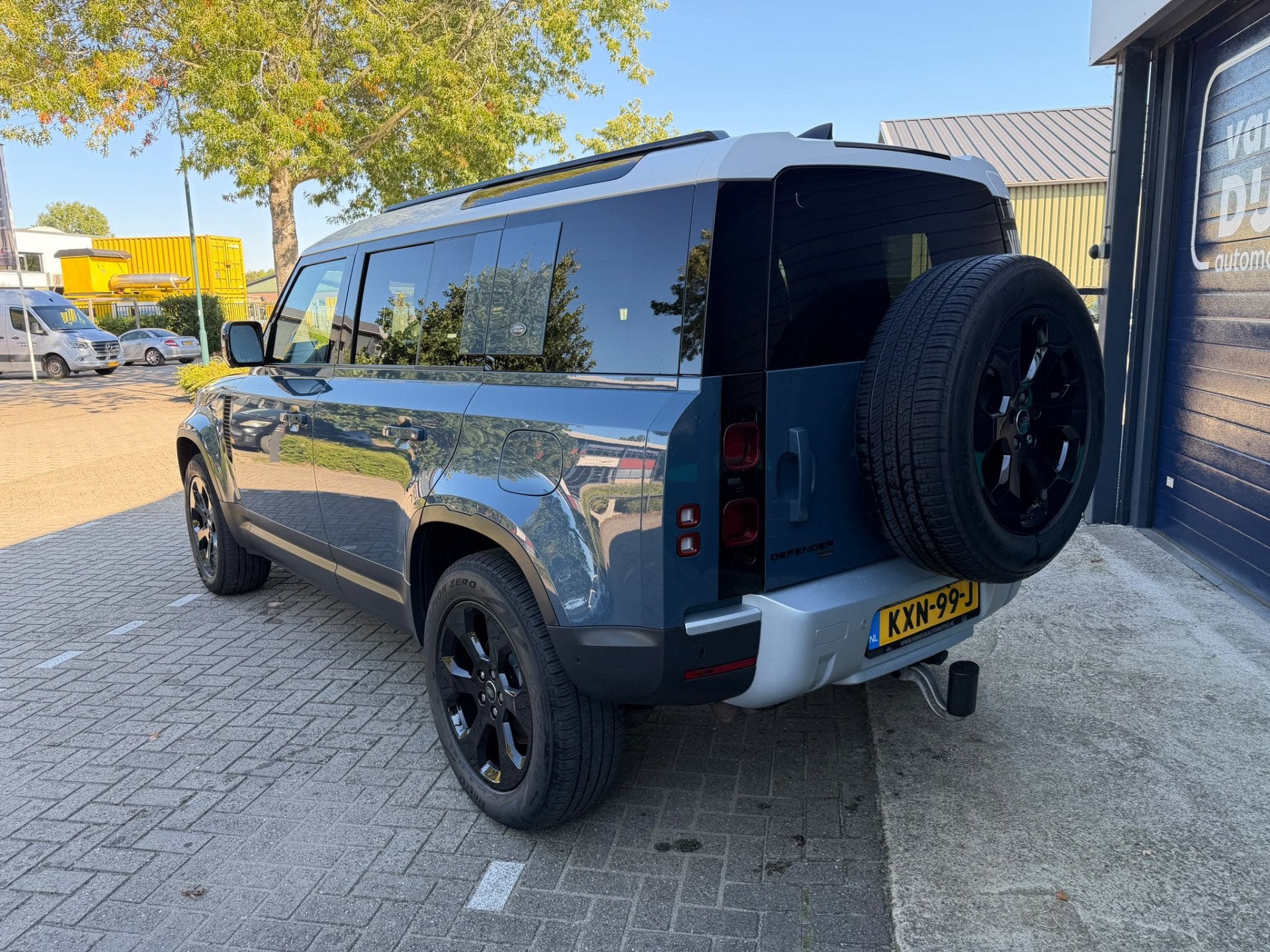 Land Rover Defender 110 2.0 P400e 110 S Trekhaak Panoramadak, Auto's, Automaat, 404 pk, Gebruikt, 4 cilinders
