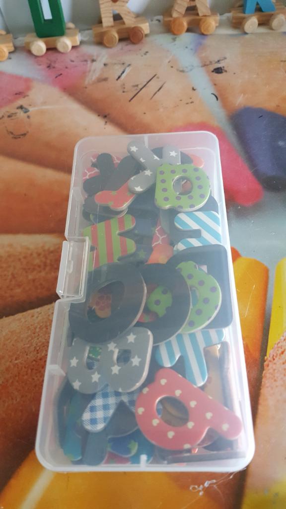 Magneetletters in doosje - Educatief speelgoed, Ophalen of Verzenden, Gebruikt