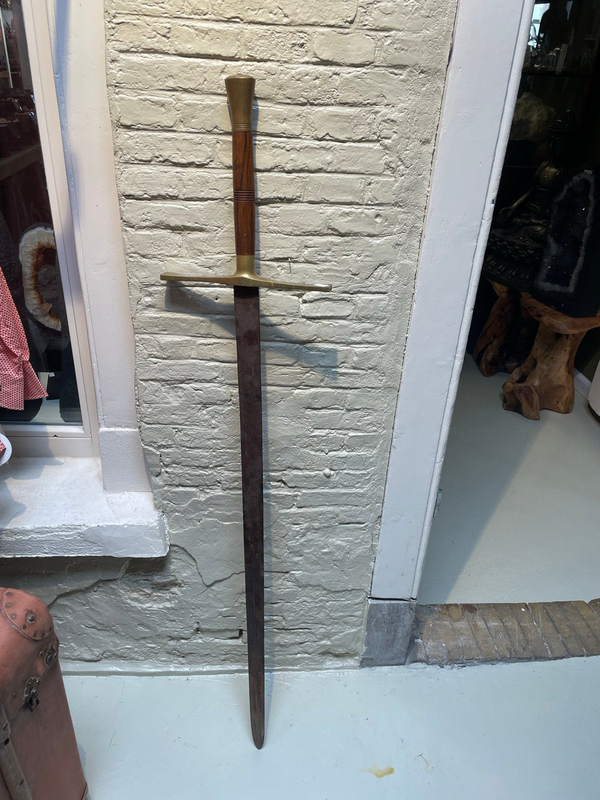 Antiek Zwaard met Houten Handvat en Messing Stootplaat, Gebruikt, Ophalen of Verzenden, X, X