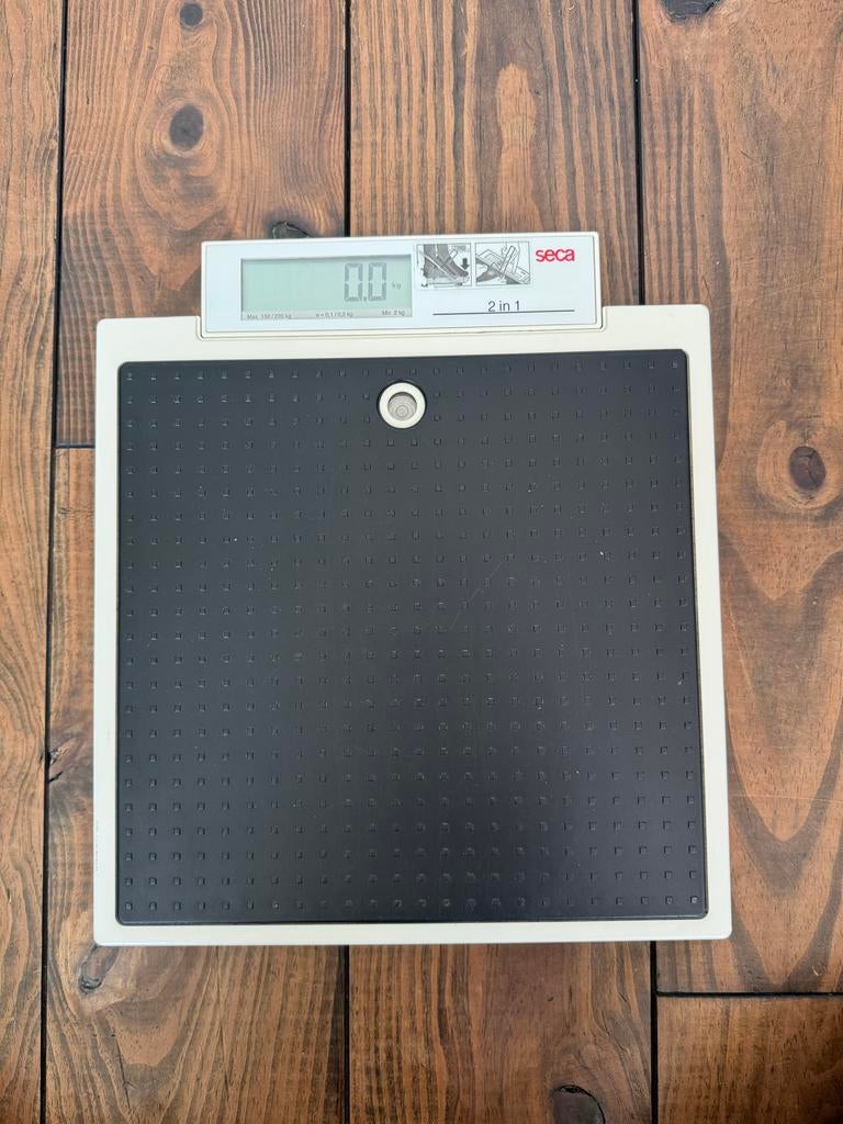 Seca 877 Personenweegschaal - Digitaal - Max 200 kg, Witgoed en Apparatuur, Weegschalen, Ophalen, Gebruikt, 1 tot 500 gram, 100 kg of meer