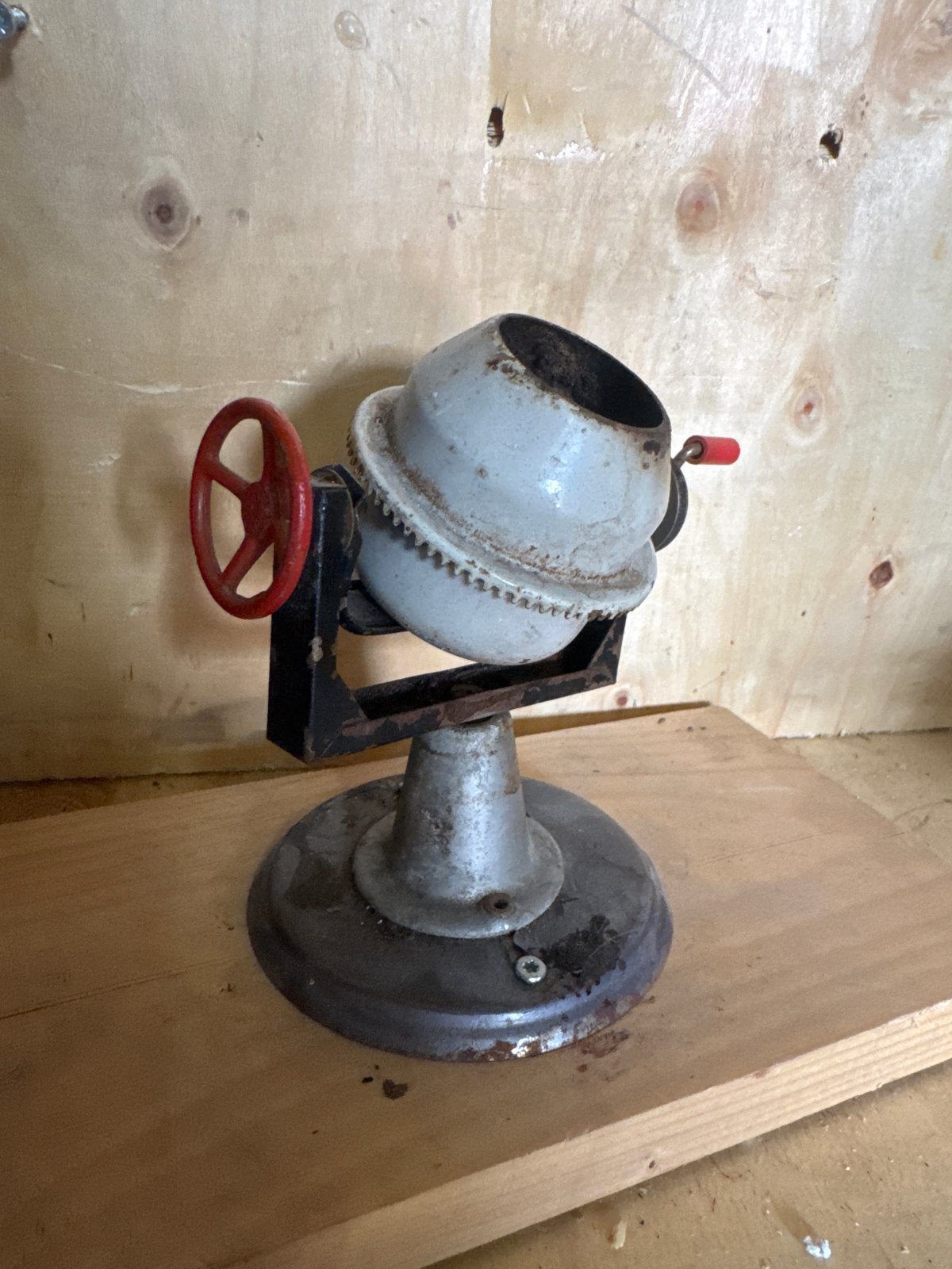 Antieke betonmolen van stoommachine, Hobby en Vrije tijd, Ophalen, Gebruikt
