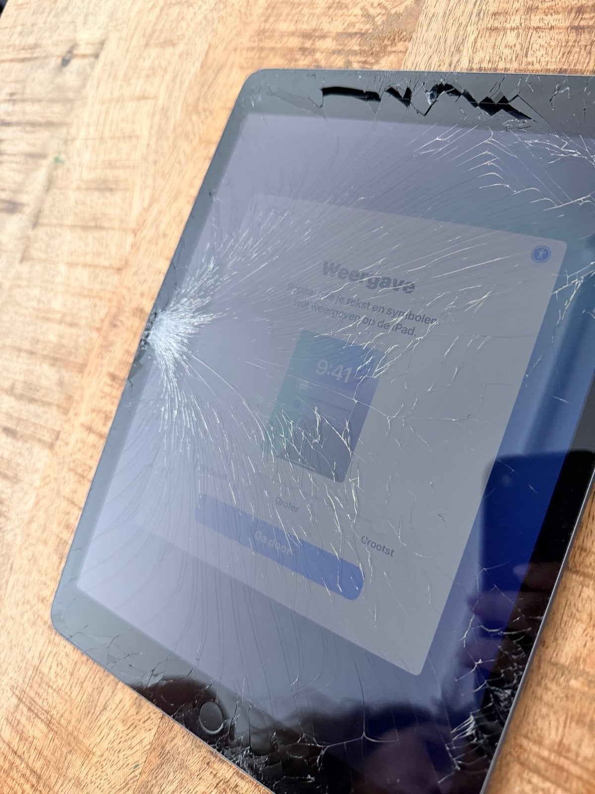 Kapotte iPad 2021 9e generatie Scherm defect en buiging, Computers en Software, Apple iPads, Gebruikt, Apple iPad, 10 inch, 64 GB
