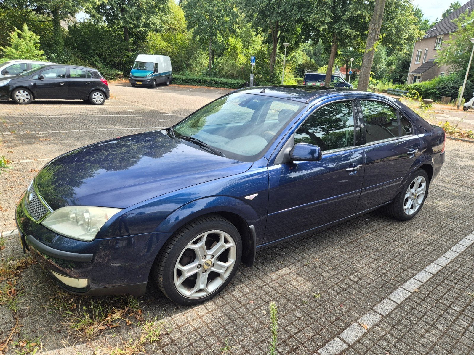 Ford Mondeo 2.0 16V 107KW HB AUT 2004 Blauw, Auto's, 145 pk, 1800 kg, Zwart, 4 cilinders