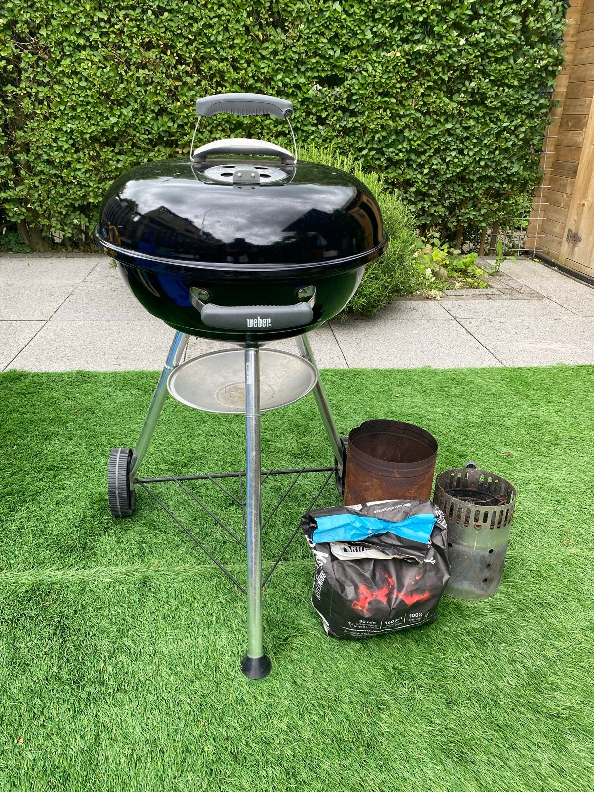 Weber Compact Kettle BBQ ø 47 cm + briketten & starters, Tuin en Terras, Barbecue-accessoires, Gebruikt, Ophalen