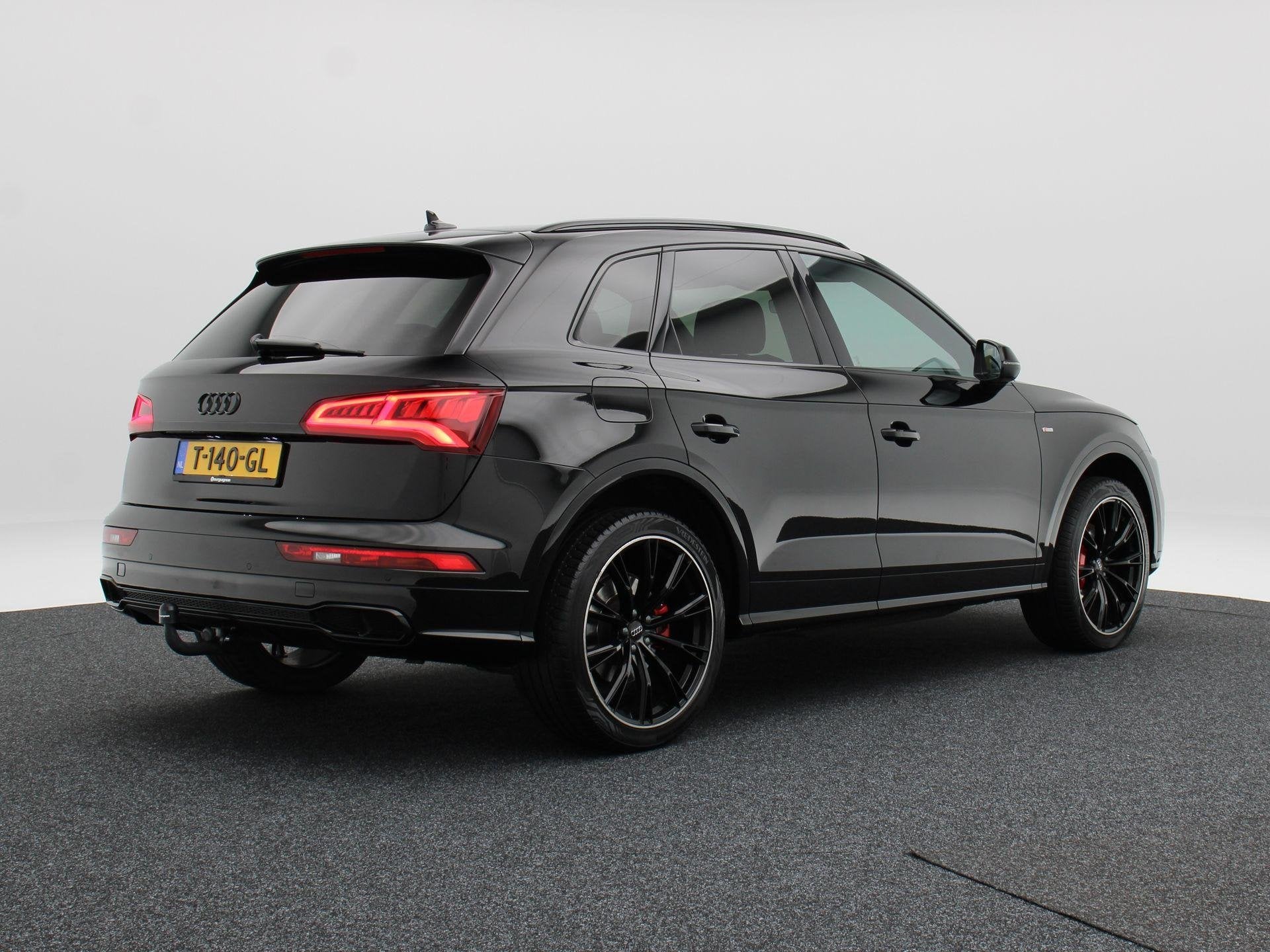 Audi Q5 55 TFSi e 367 Pk S Line Competition | Stoelverwarmin, Automaat, 4 cilinders, Leder en Stof, Zwart