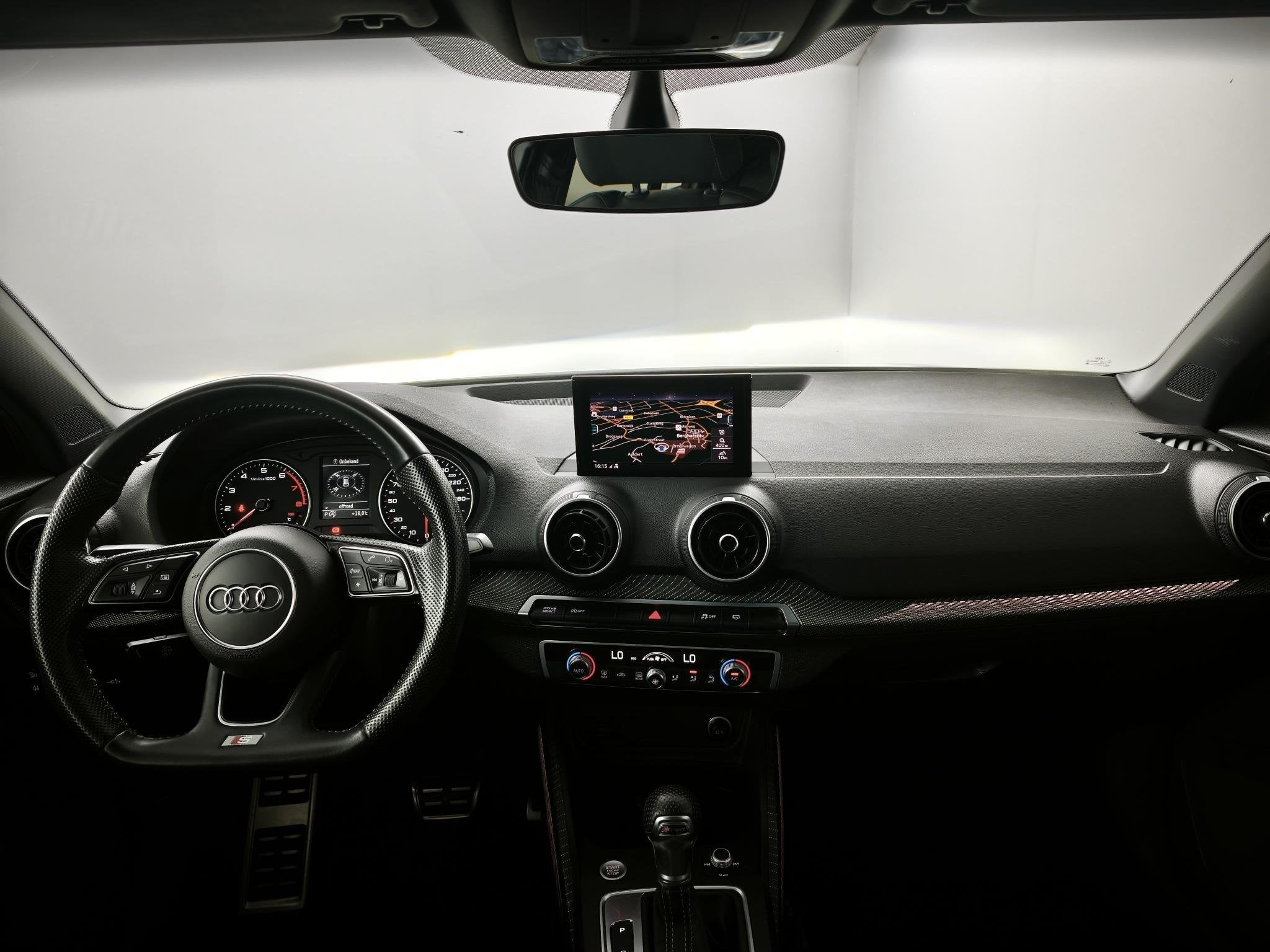 Audi Q2 35 TFSI S Edition | S-line |, 4 cilinders, 150 pk, Leder en Stof, Wit