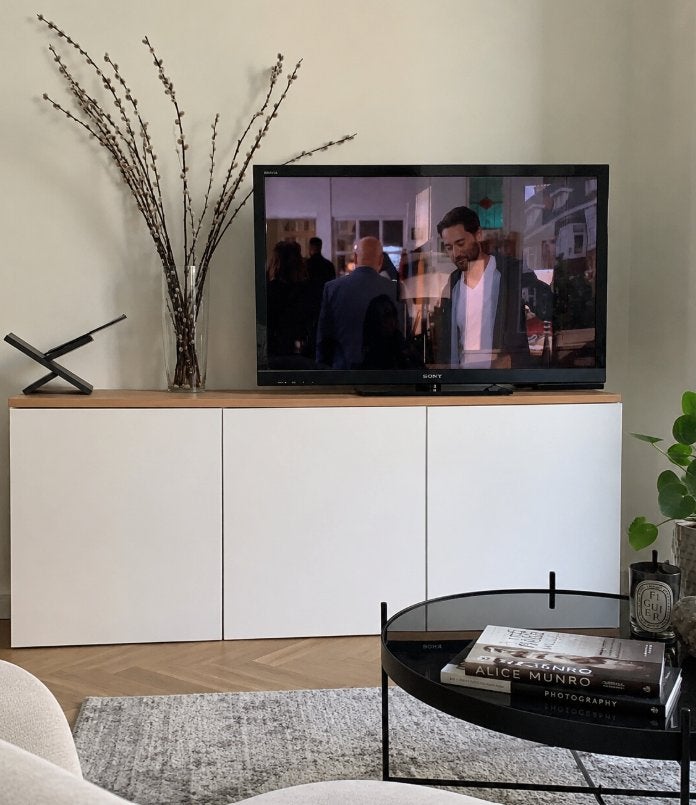 IKEA BESTÅ kast – wit (Lappviken) met eikenfineer bovenblad, Ophalen, Kunststof, Gebruikt, 150 tot 200 cm