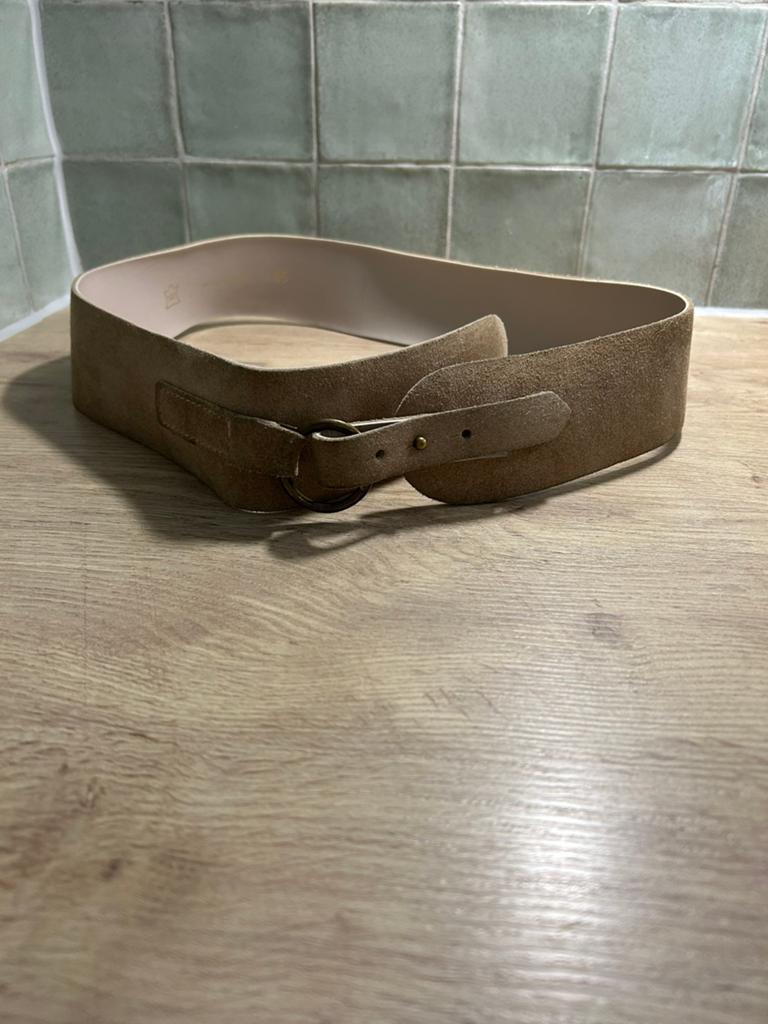 Suedeleren heupriem beige 5,5cm maat 85, Kleding | Dames, Riemen en Ceinturen, 80 tot 90 cm, Echt leder, Nieuw, Tailleriem