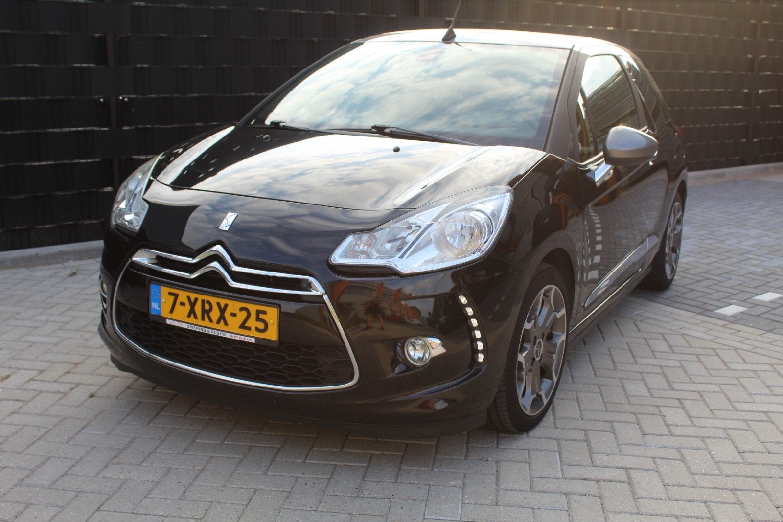 Citroën DS3 1.6 THP Cabrio 2013 Zwart, Voorwielaandrijving, 1131 kg, Stof, Zwart