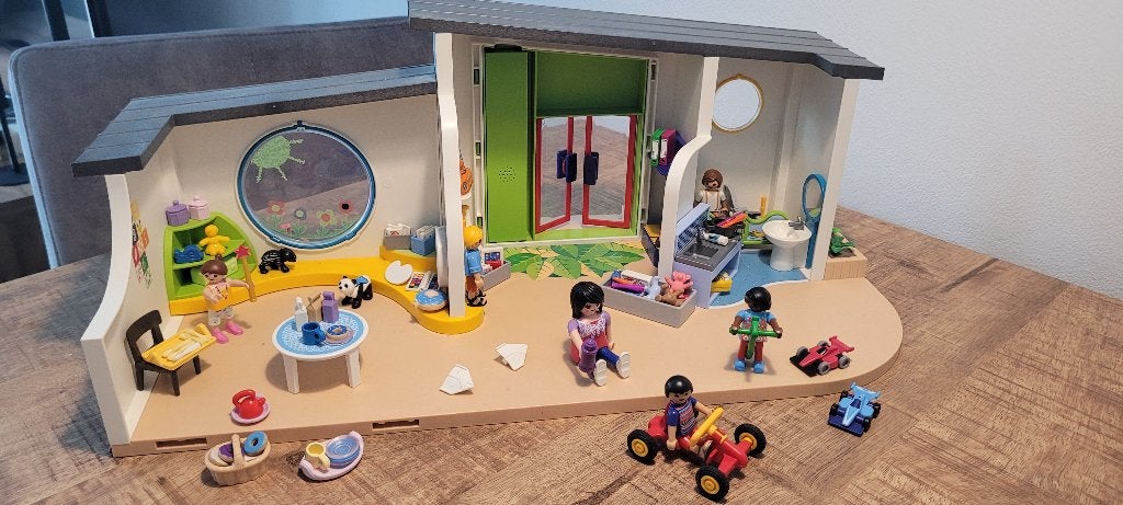 PLAYMOBIL Kinderdagverblijf 'De regenboog' - 71601, Ophalen, Gebruikt, Gebouw, Losse onderdelen