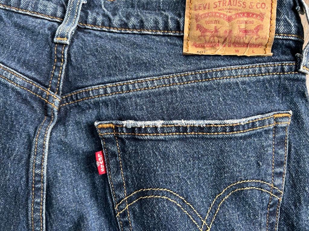 Levi's 501 straight spijkerbroek 30/28, Kleding | Dames, Spijkerbroeken en Jeans, Ophalen of Verzenden, Gedragen, Blauw, W30 - W32 (confectie 38/40)