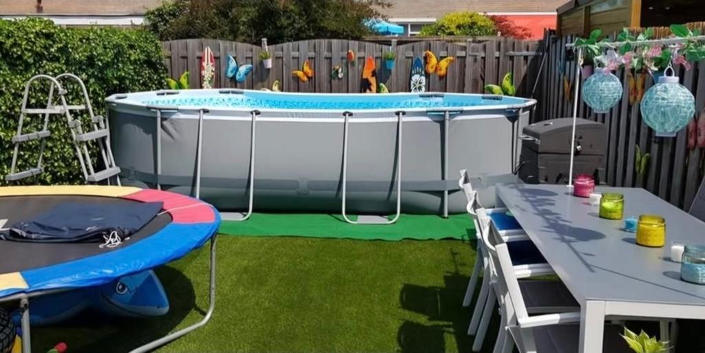 Te koop Bestway steel pro 488x305x107, 80 tot 120 cm, 300 cm of meer, Ophalen of Verzenden, Ovaal