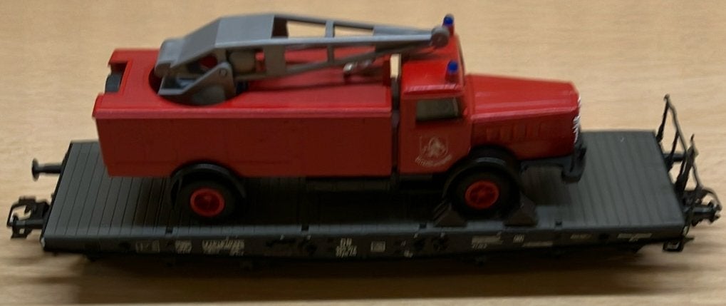 Märklin 48671 zwarelastwagon met Büssing brandweerwagen, Wisselstroom, Wagon, Ophalen of Verzenden, Zo goed als nieuw