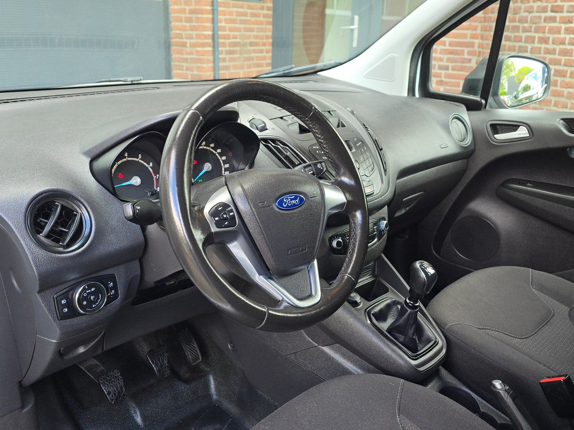 Ford Transit Courier 1.0 Trend Benzine |Grijs kenteken |Airc, Voorwielaandrijving, Gebruikt, 100 pk, Origineel Nederlands