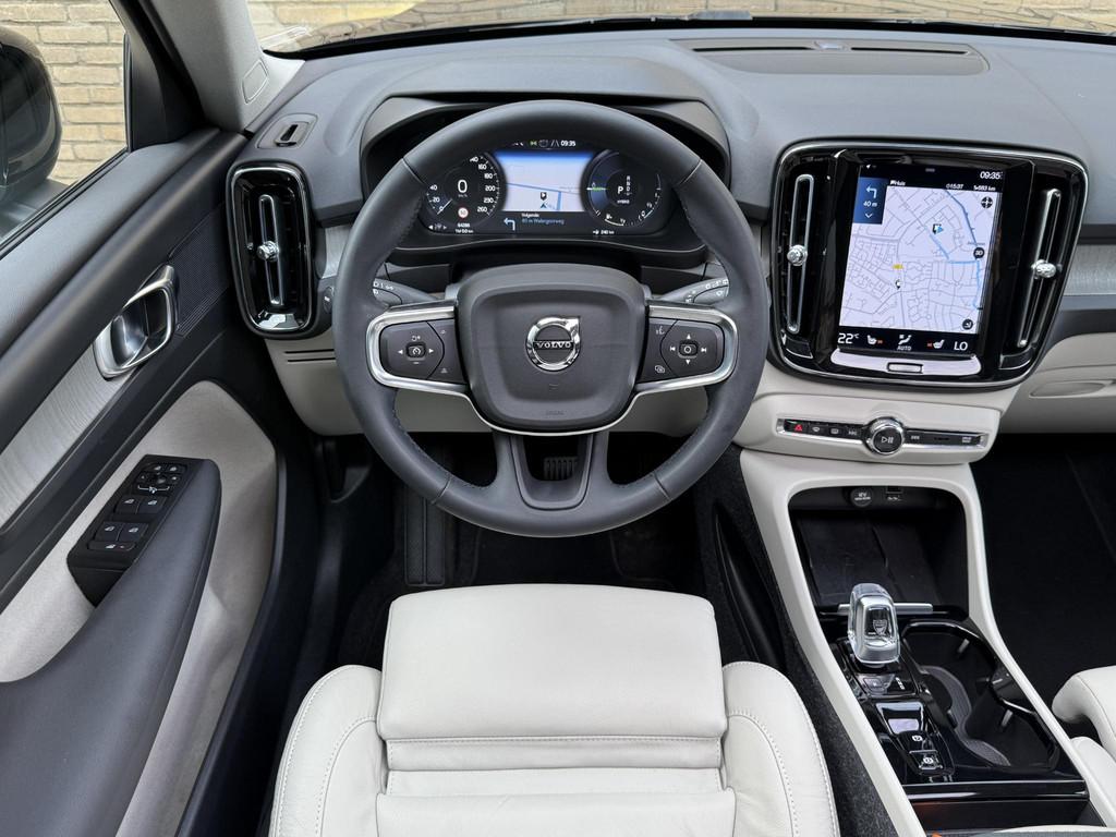 Volvo XC40 1.5 T5 262pk Recharge Inscription | Panoramadak |, Auto's, Volvo, Euro 6, 1712 kg, Zwart, Bedrijf