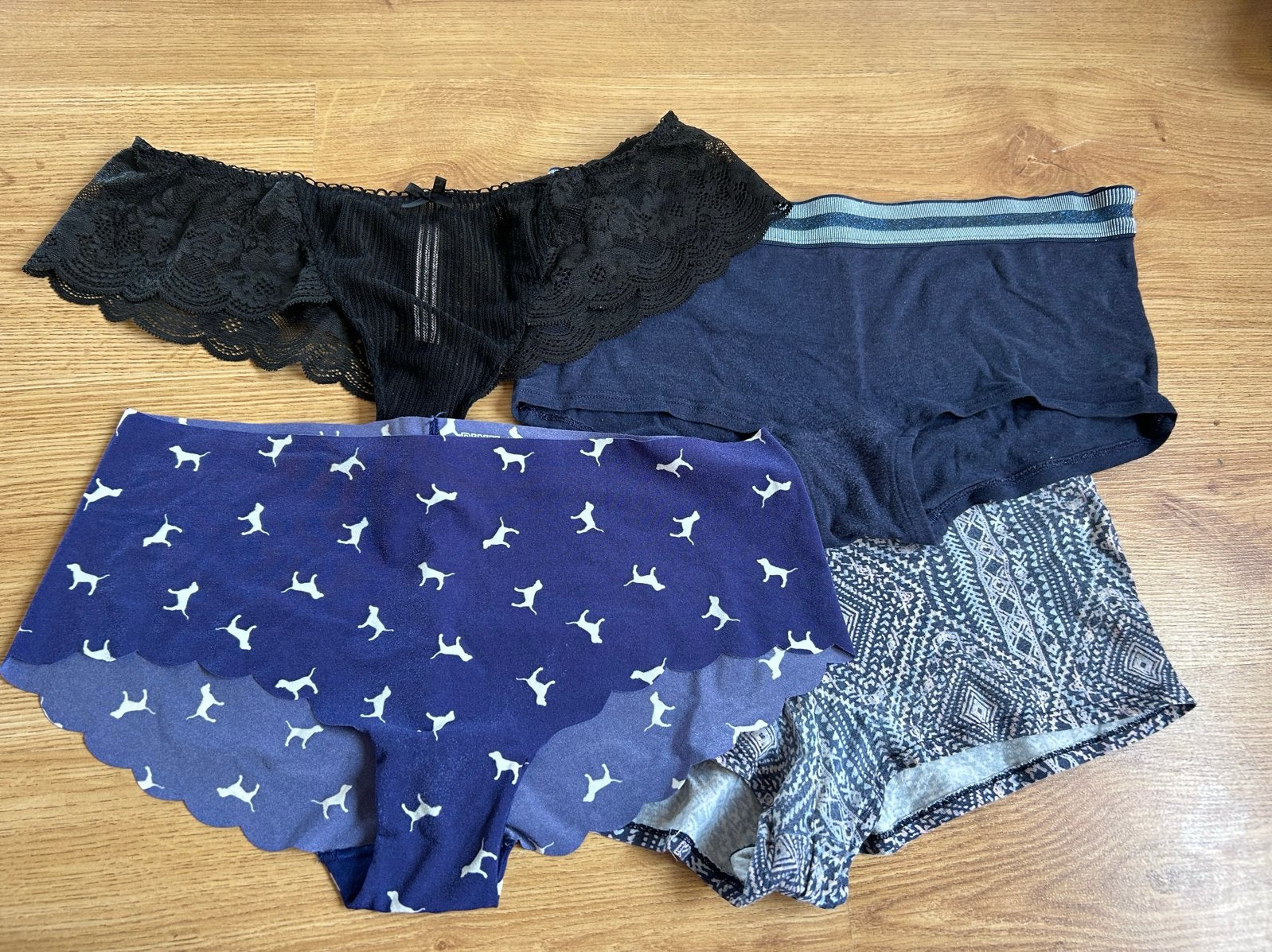 4 Victoria's Secret slips (3x M, 1x L), Ophalen of Verzenden, Meerkleurig, Slip