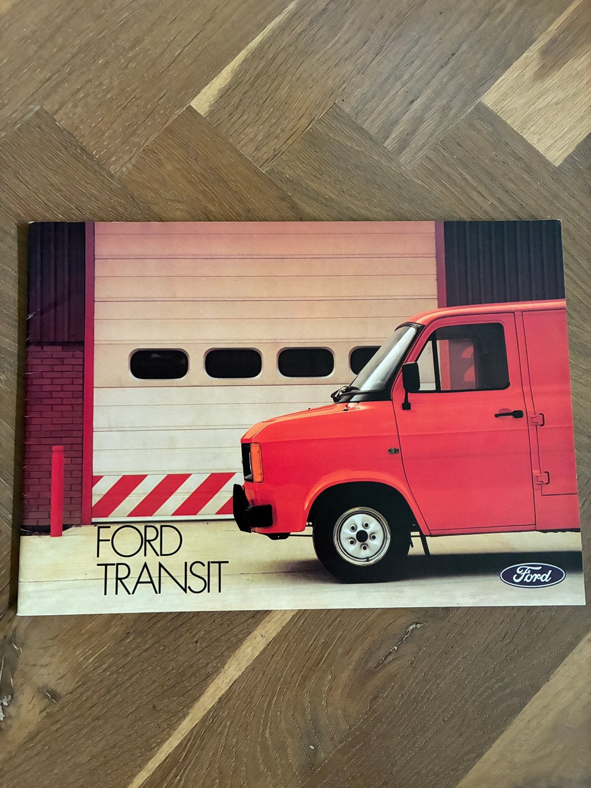 Ford Transit UK brochure seprember 1982, Verzenden, Zo goed als nieuw, Ford