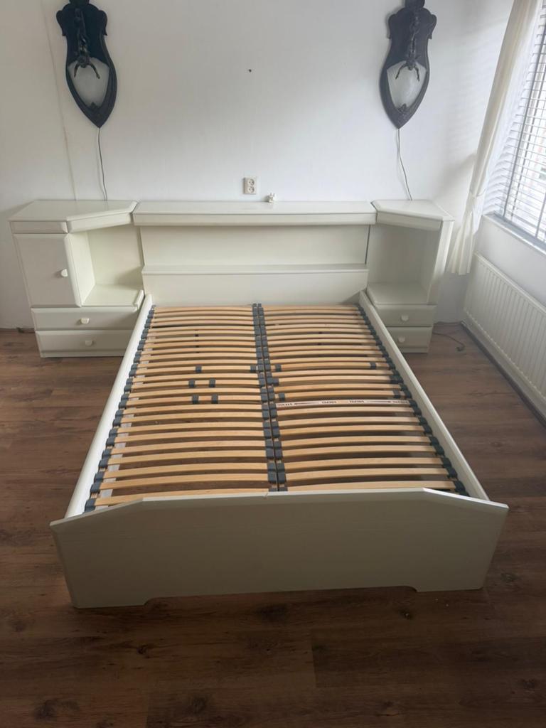 Tweepersoonsbed 150x200 cm met geïntegreerde nachtkastjes, Ophalen, Gebruikt, Wit, Tweepersoons