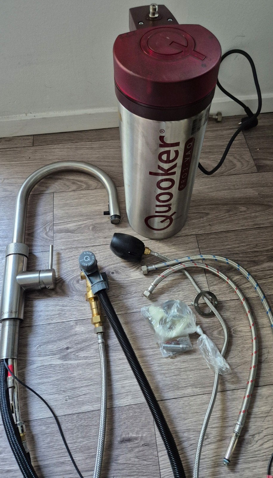 Quooker PRO3 VAQ Boiler + Mengkraan en Aansluitset, Huis en Inrichting, Ophalen, Zo goed als nieuw, 25 tot 50 cm, Minder dan 100 cm