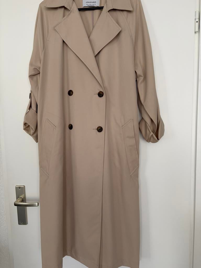 Mooie jas van merk STRADIVARIUS, Kleding | Dames, Jassen | Zomer, Ophalen of Verzenden, Zo goed als nieuw, Maat 38/40 (M)