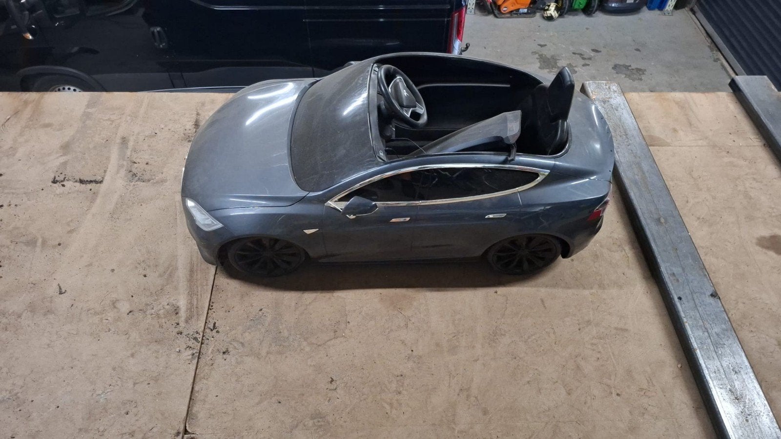 Tesla speelgoedauto voor kinderen - zonder accu, Kinderen en Baby's, Ophalen