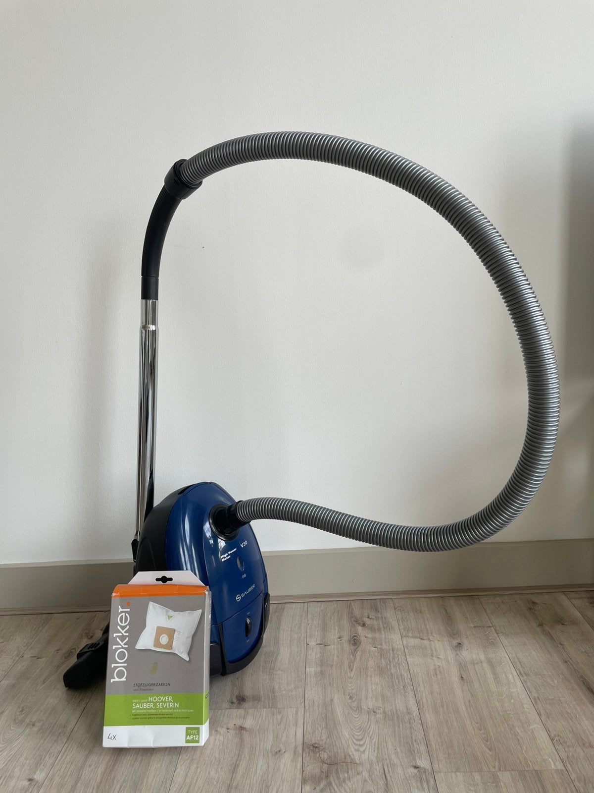 SAUBER stofzuiger (model V30) met stofzuigerzakken, Overige merken, Gebruikt, Sledestofzuiger, Minder dan 1200 watt