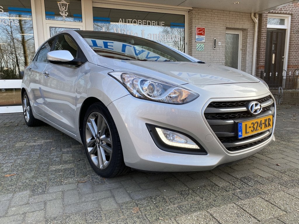 Hyundai i30 1.6 GDi Comfort Panoramadak/Keyless entry//Achte, 135 pk, Gebruikt, 4 cilinders, Bedrijf