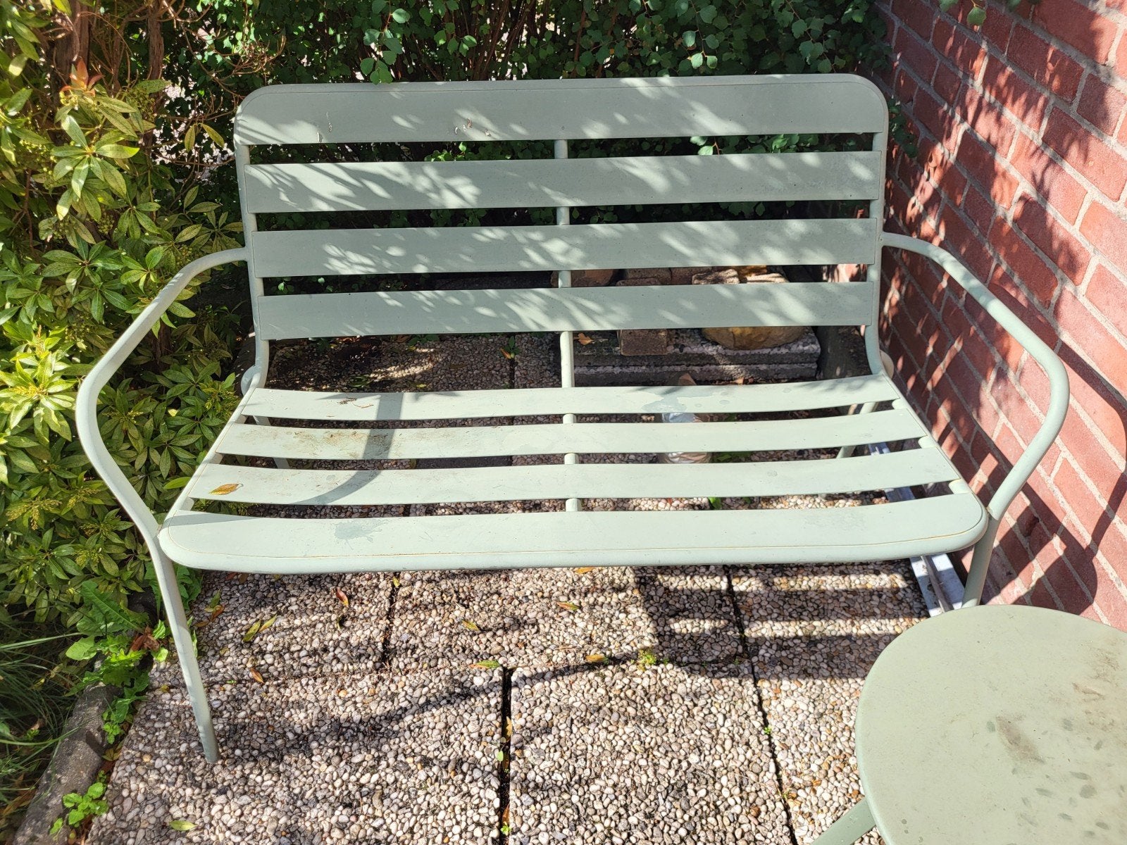 Metalen tuinbankje Olle met bijpassend tafeltje, Ophalen, Gebruikt, Metaal