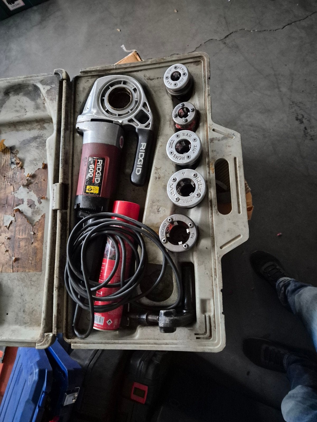 Gereedschap en materiaal Magazijn opkoop verkregen, Ophalen
