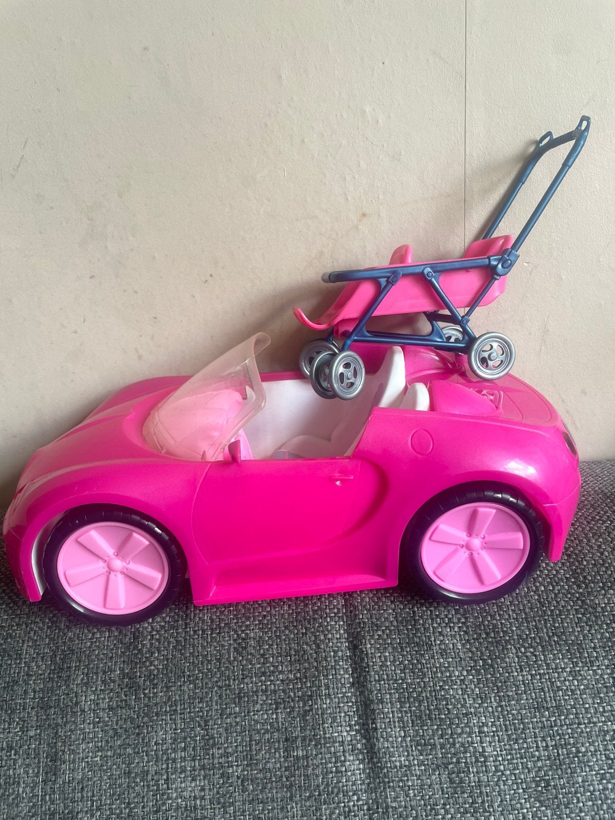 Barbie auto met dubbele buggy voor 2 kinfjes, Ophalen of Verzenden, Zo goed als nieuw