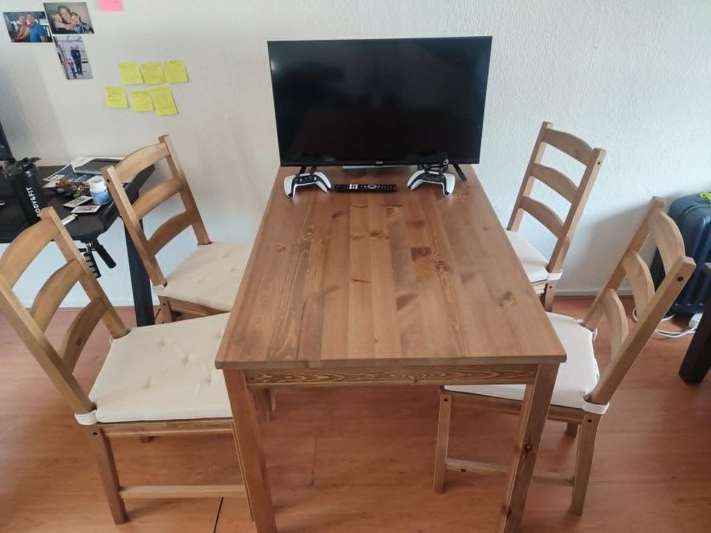 Wooden dining table with 4 chairs, Huis en Inrichting, Tafels | Eettafels, Ophalen, Gebruikt, 100 tot 150 cm, 50 tot 100 cm