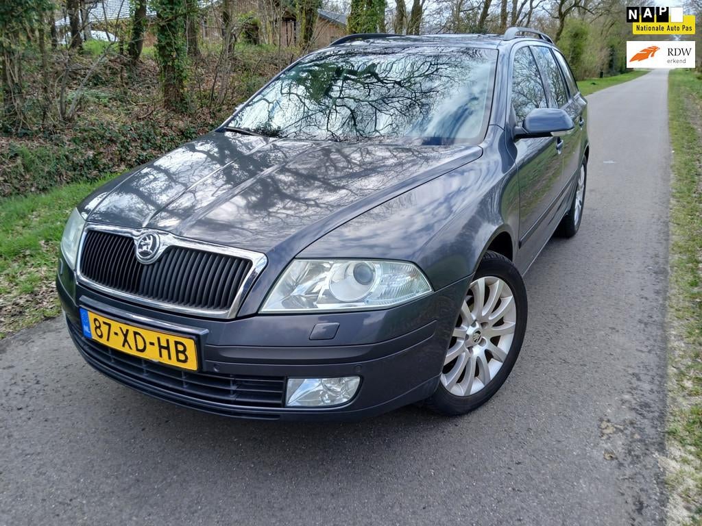Skoda Octavia Combi 2.0 FSI Business |AIRCO+CRUISE|, Auto's, Skoda, 1300 kg, Gebruikt, 4 cilinders, Parkeersensor